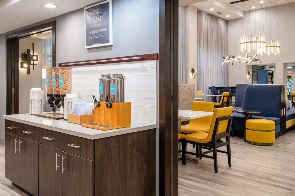 Фото Hampton Inn & Suites Agoura Hills