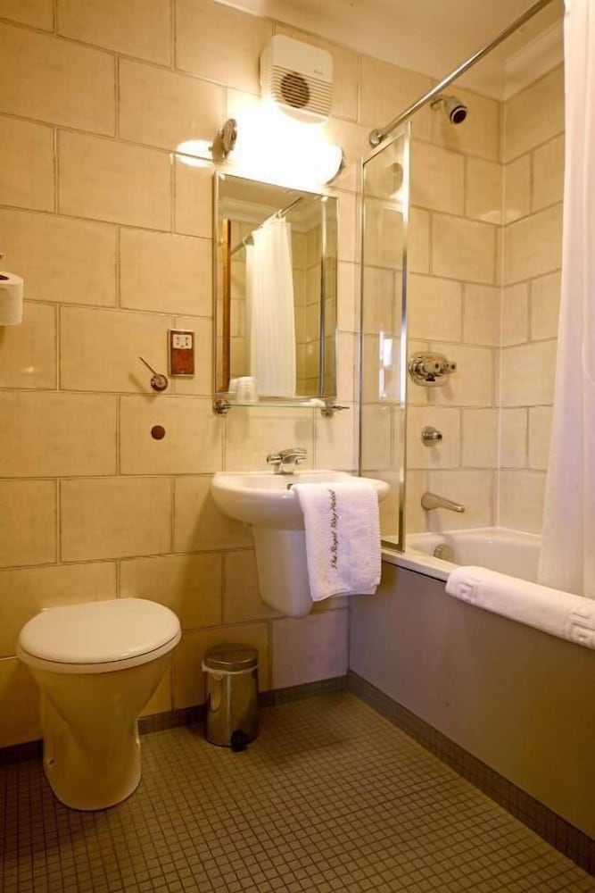 Фото The Royal Toby Hotel