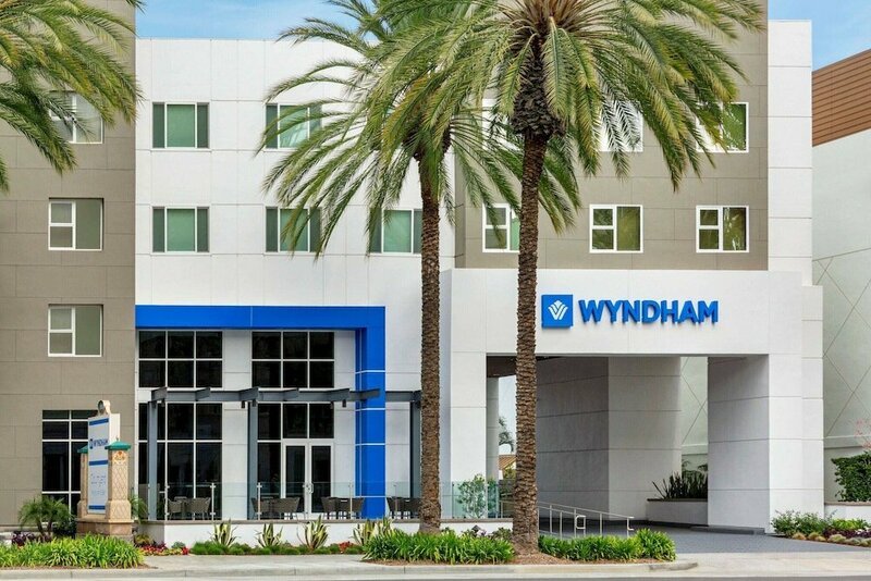 Гостиница Wyndham Anaheim в Анахайме