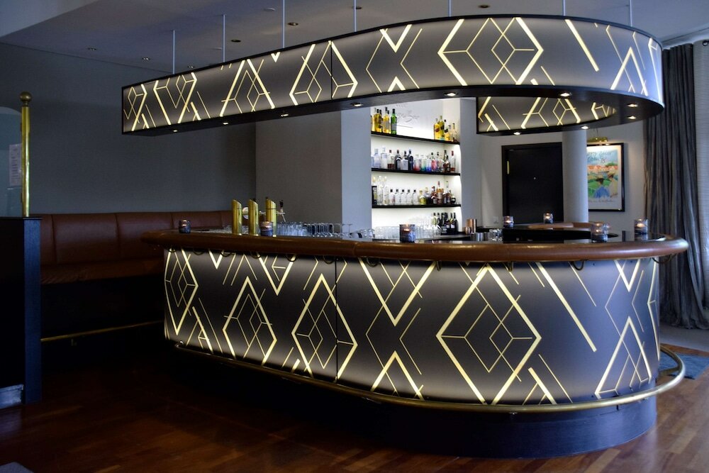 Фото Court Hotel