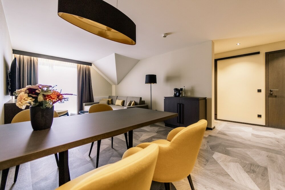 Фото Court Hotel