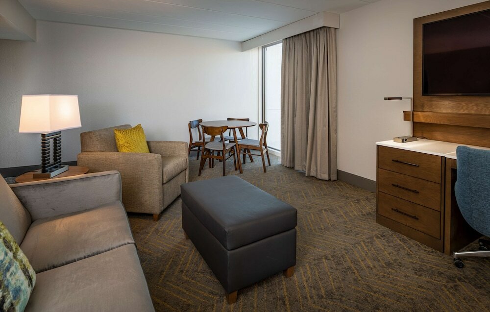 Фото DoubleTree by Hilton Madison East