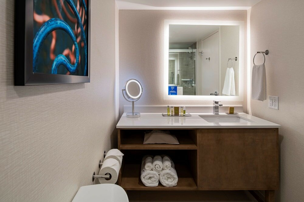 Фото DoubleTree by Hilton Madison East