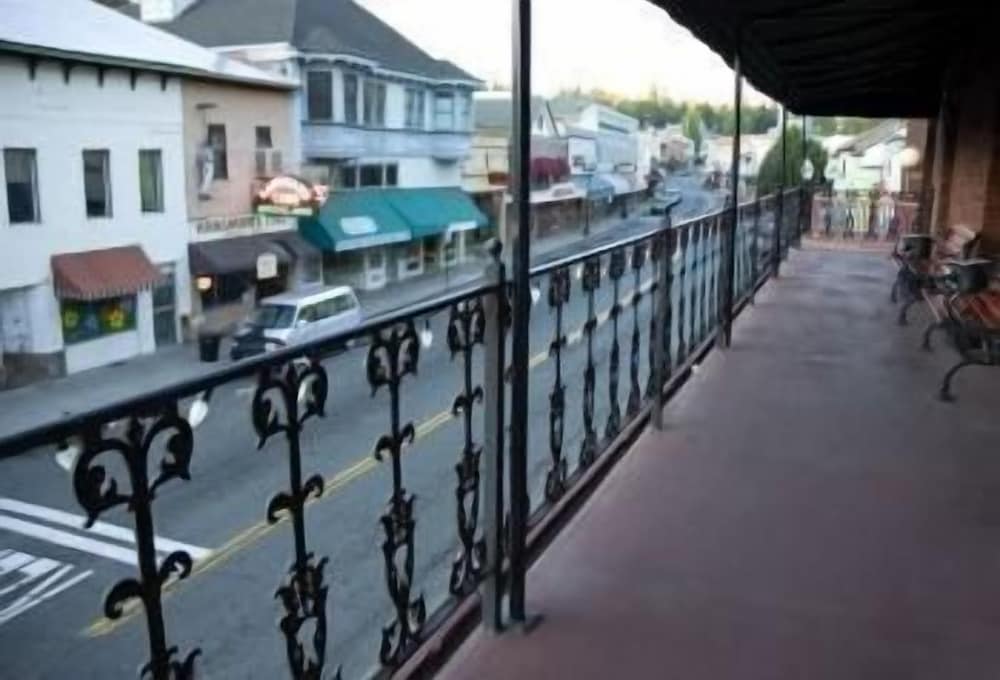 Фото Historic Cary House Hotel