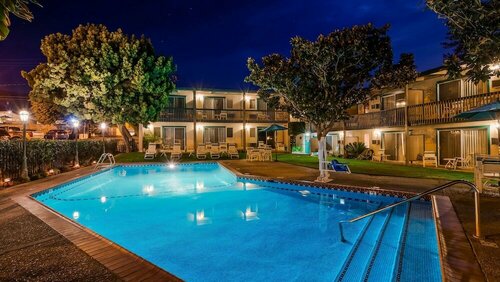 Внешний вид отеля Best Western Plus Santa Barbara в Санта-Барбаре, фото 4