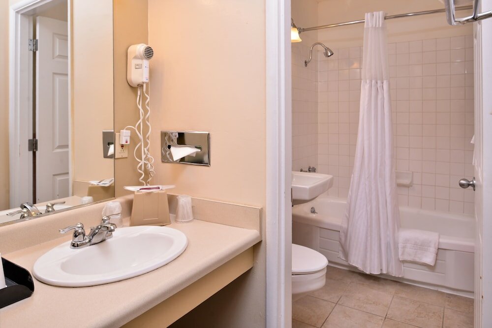 Фото Campus Inn & Suites Eugene Downtown