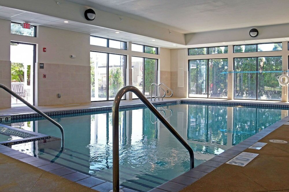 Фото Comfort Inn & Suites Nw Milwaukee