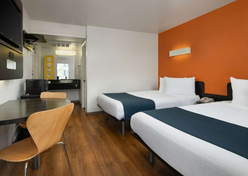 Фото Motel 6 Carpinteria, Ca - Santa Barbara - North