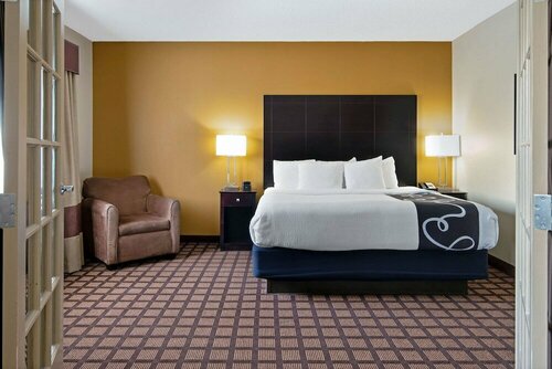 Гостиница La Quinta Inn & Suites by Wyndham Bonita Springs Naples N. в Бонита Спрингс