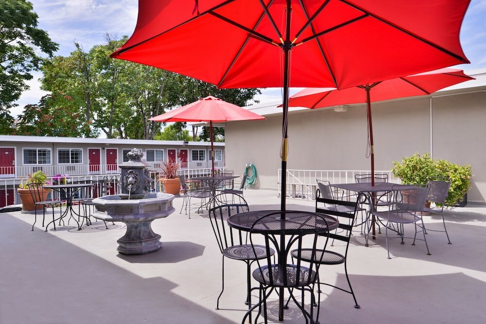 Фото Campus Inn & Suites Eugene Downtown