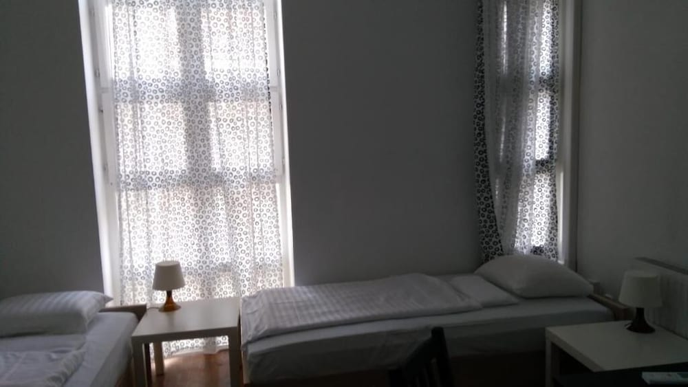 Фото Broadway City Guesthouse