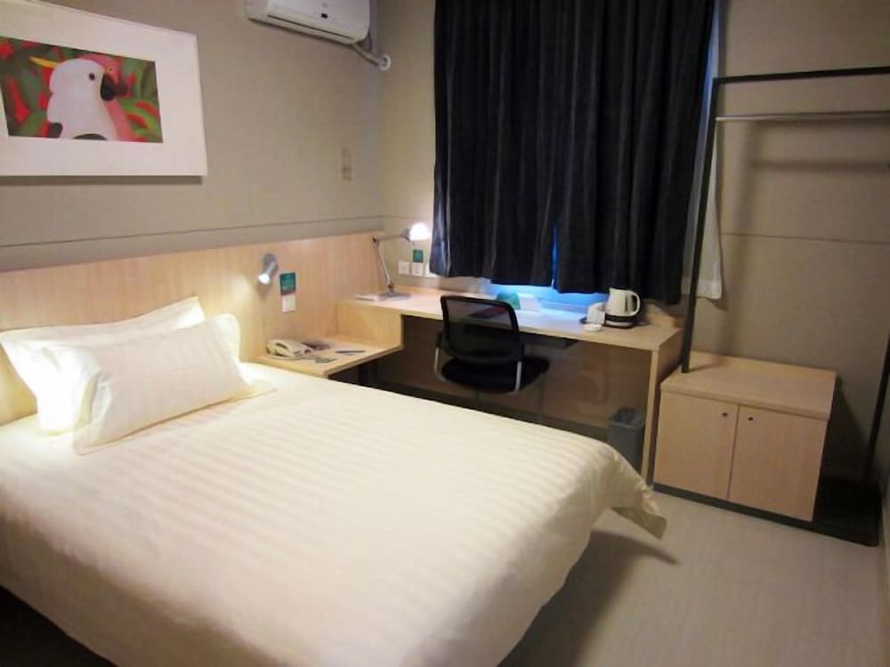 Фото Jinjiang Inn Changzhi Bayi Square