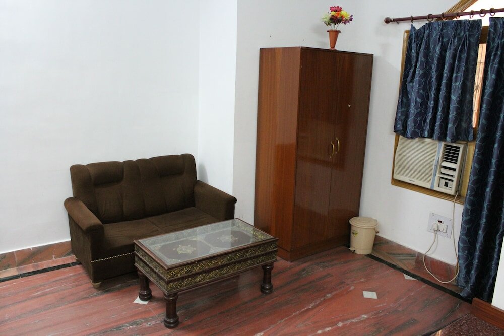 Фото R. K International