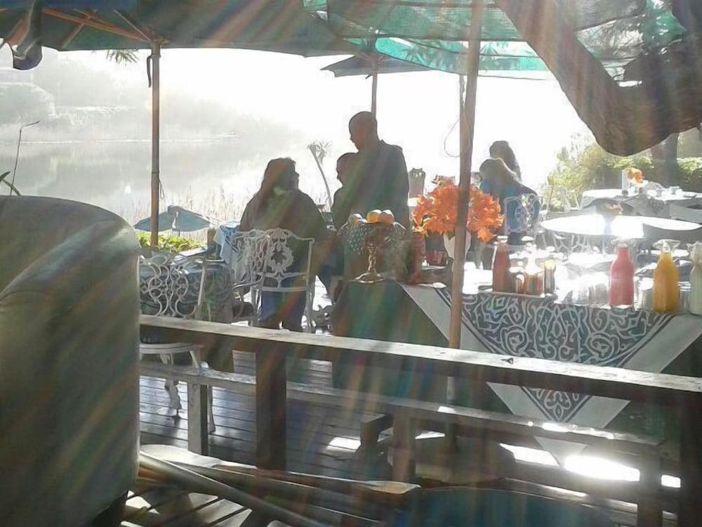 Фото Moontide Guest Lodge