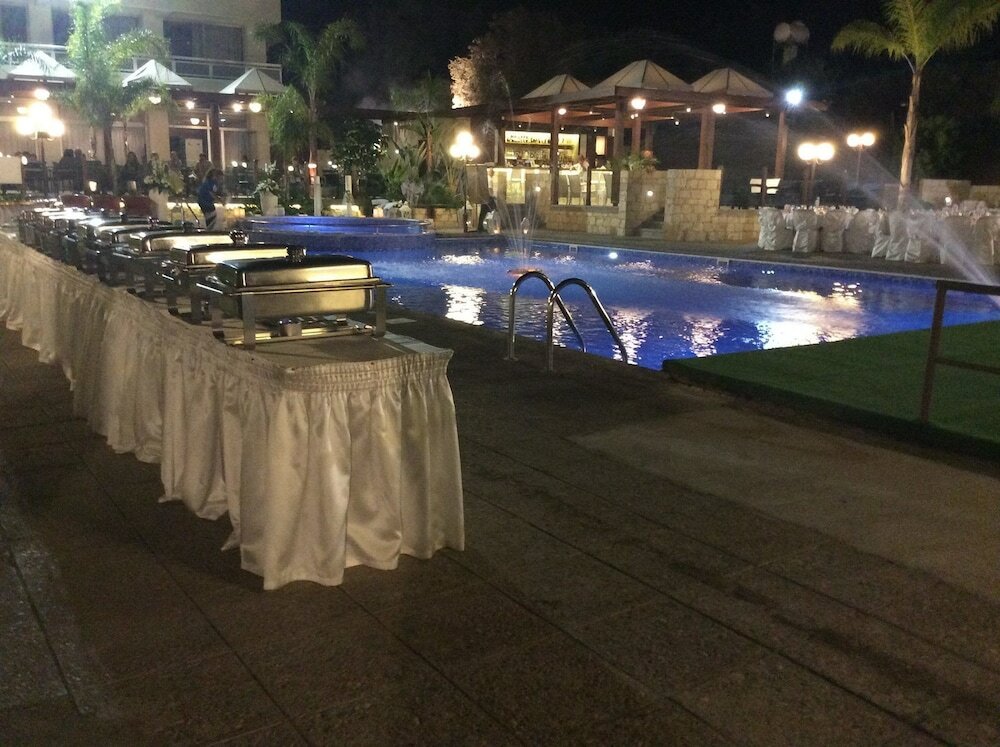 Фото The Caravel Hotel