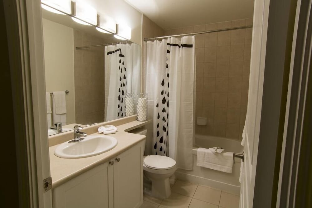 Фото Maplewood Furnished Suites