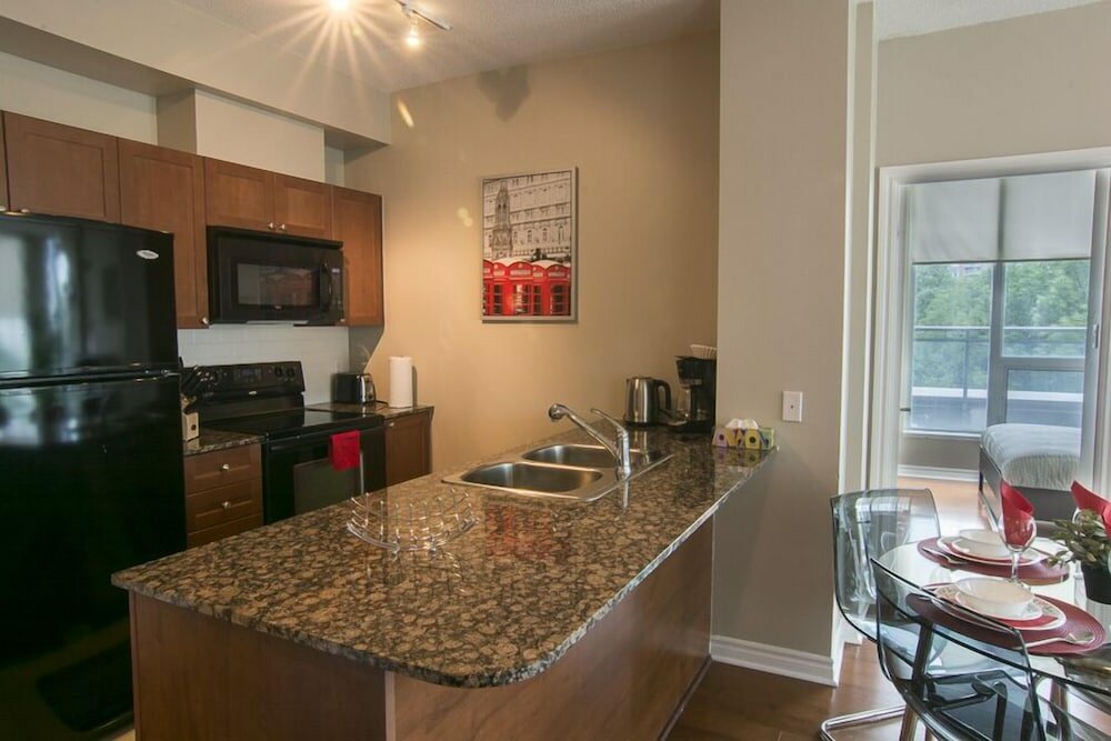 Фото Maplewood Furnished Suites