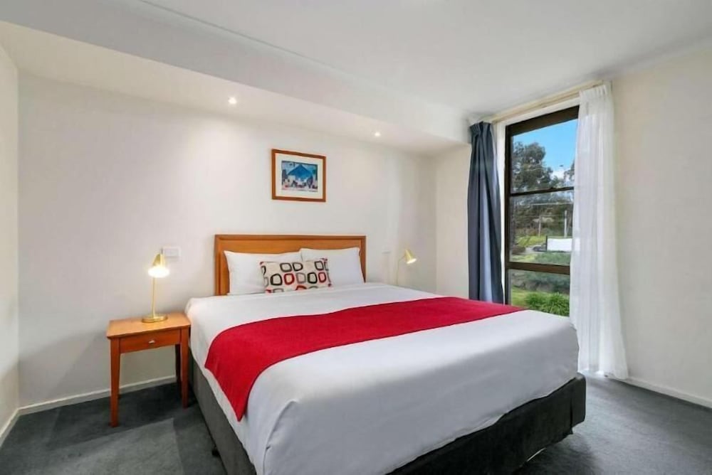 Фото Knox International Hotel & Apartments