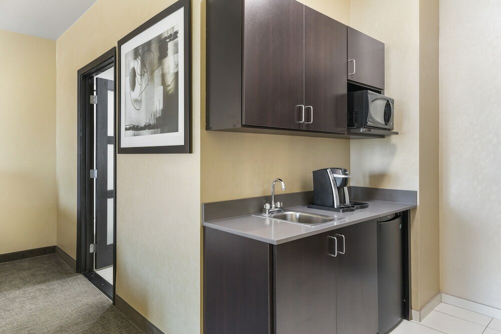 Фото Holiday Inn Express & Suites Anaheim Resort Area, an Ihg Hotel