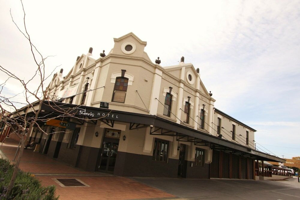 Фото Peden's Hotel