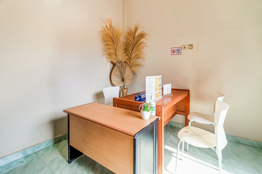 Фото Oyo 91021 Steze Kost & Guest House