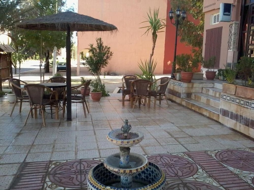 Фото Les Rochers peints hotel