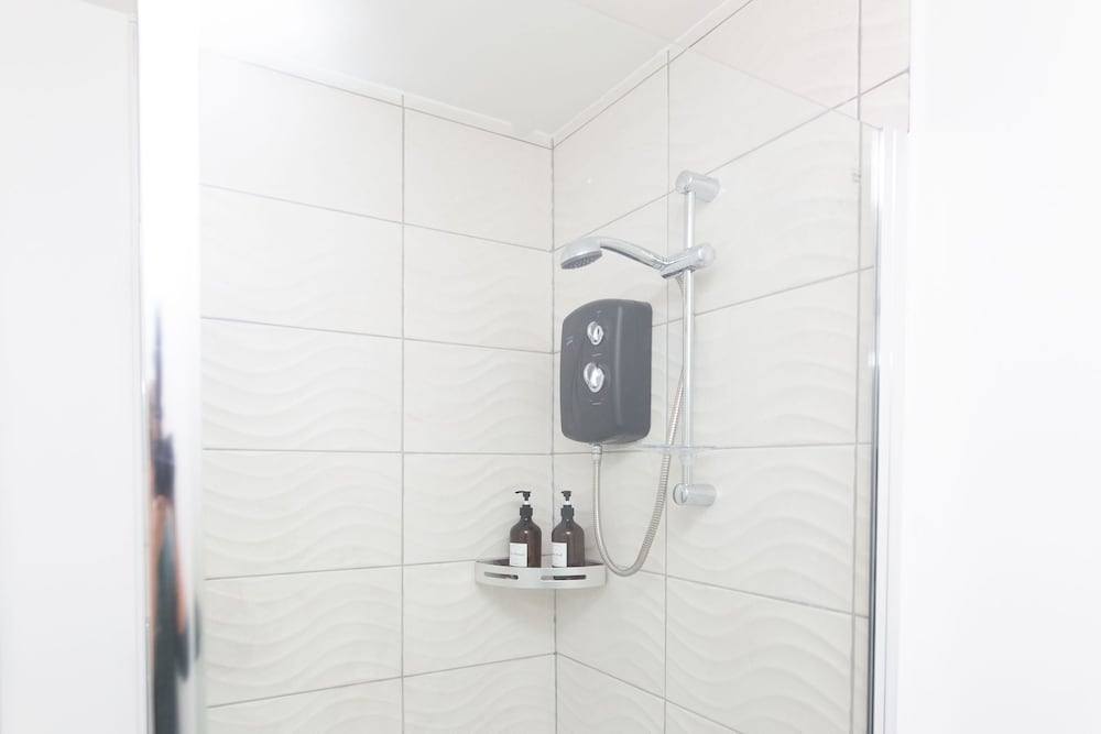 Фото Central Flats in Cardiff with Parking