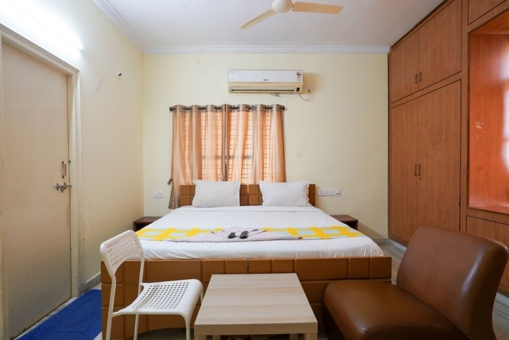 Фото IROOMZ Kalyan Residency