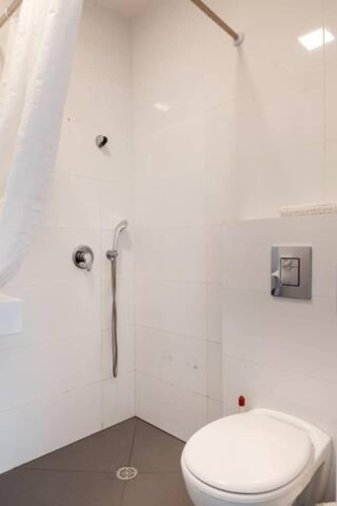 Фото Amazing Apt Bat-Yam Near Beach