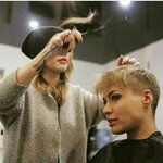 Hairdresser-stylist Alisha Moore (Kuznetskiy prospekt, 55) ، مصففو الشعر