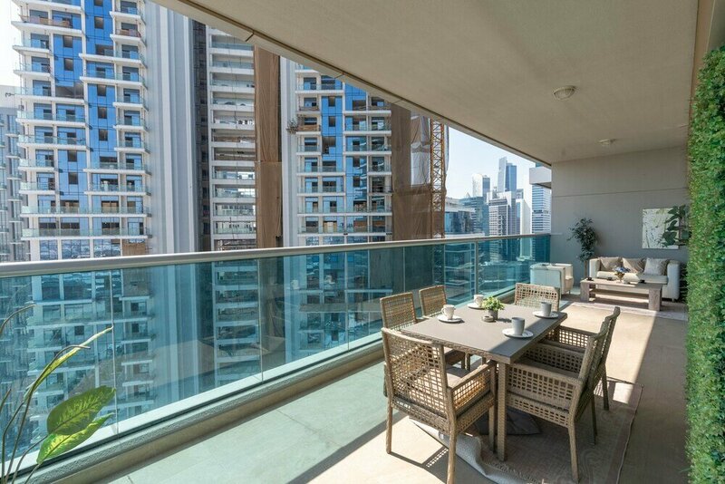 Апартаменты Whitesage - Super Chic Condo With Terrace And Cityscape Views в Дубае