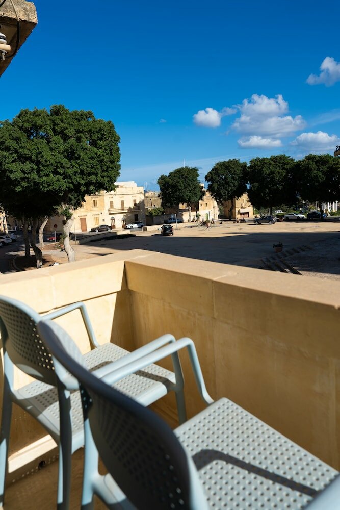 Фото The White Knight Premium Boutique Hotel