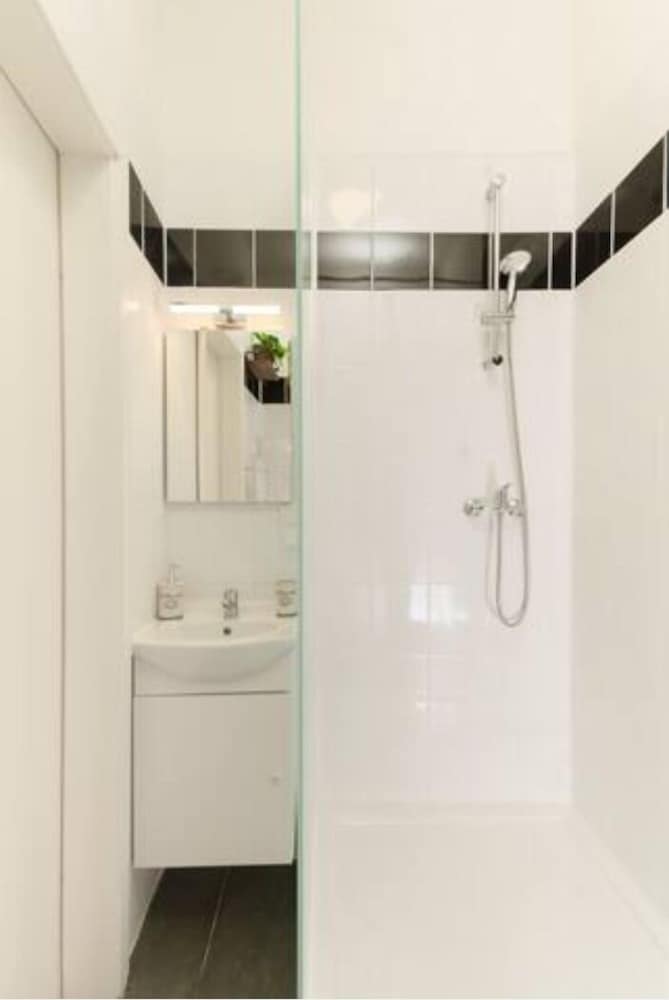 Фото Designer Apartment - 5 min to Center