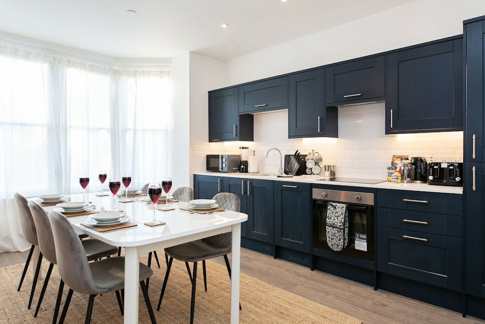 Фото Central Flats in Cardiff with Parking