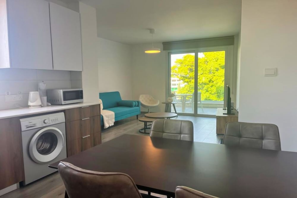 Фото Phaedrus Living Coral Suites Aura