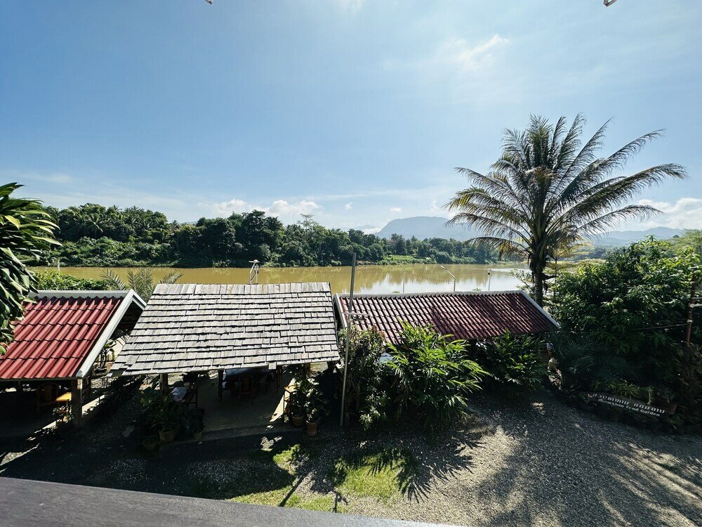 Фото Kingkham Riverside Hotel