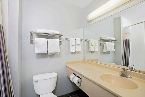 Гостиница La Quinta Inn & Suites by Wyndham Omaha Airport Downtown в Каунсил Блаффс