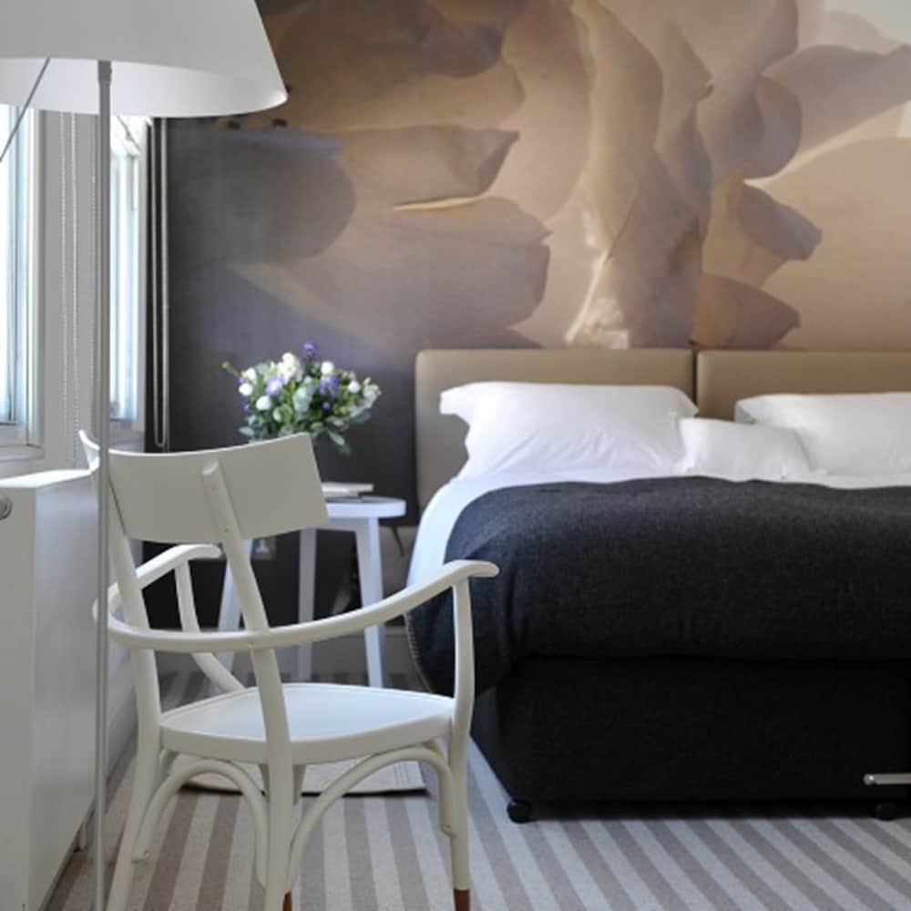 Фото The Crown hotel