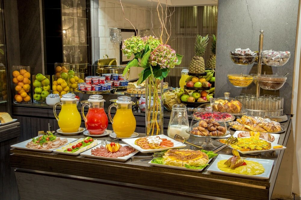 Фото Royal Court Hotel