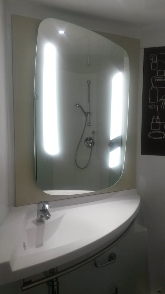 Фото Ibis London Docklands Canary Wharf