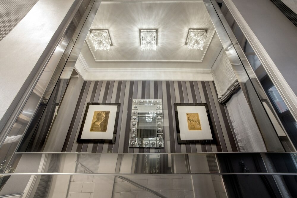 Фото Royal Court Hotel