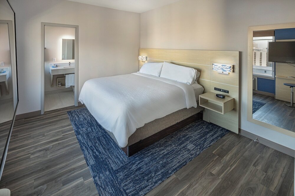 Фото Holiday Inn Express and Suites Atlanta Downtown, an Ihg Hotel