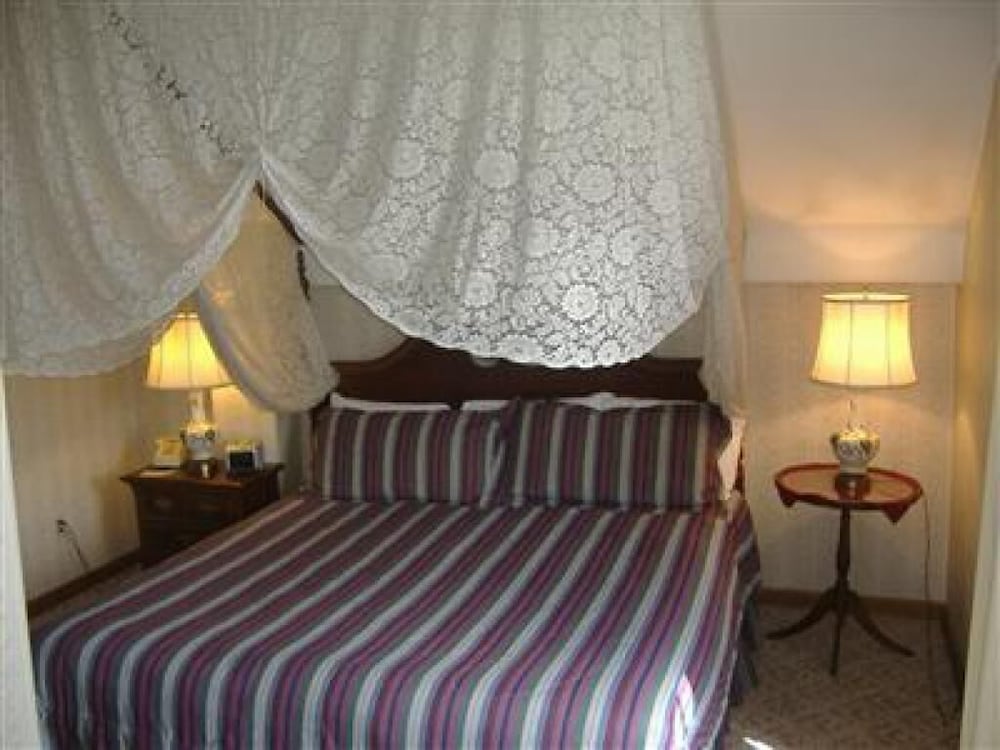 Фото Sturbridge Country Inn