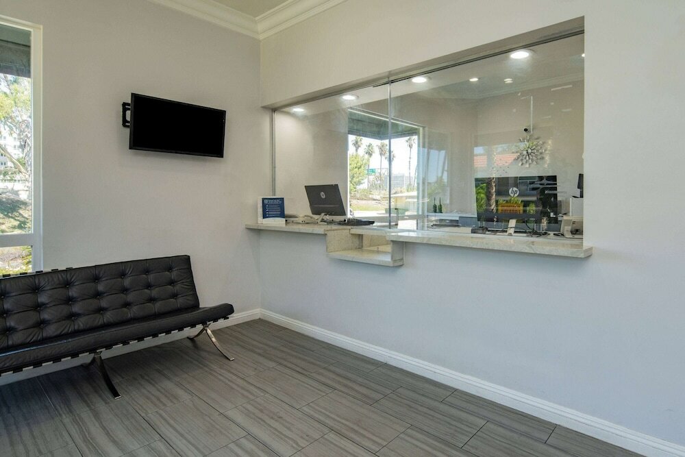 Фото Super 8 by Wyndham San Diego Hotel Circle