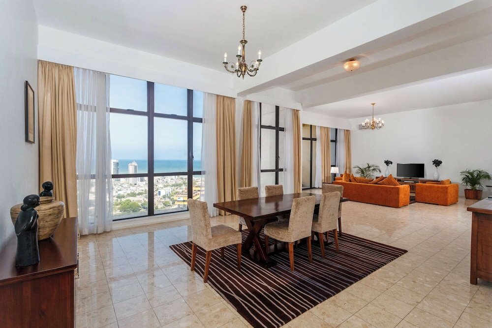 Фото Отель Hilton Colombo Residence