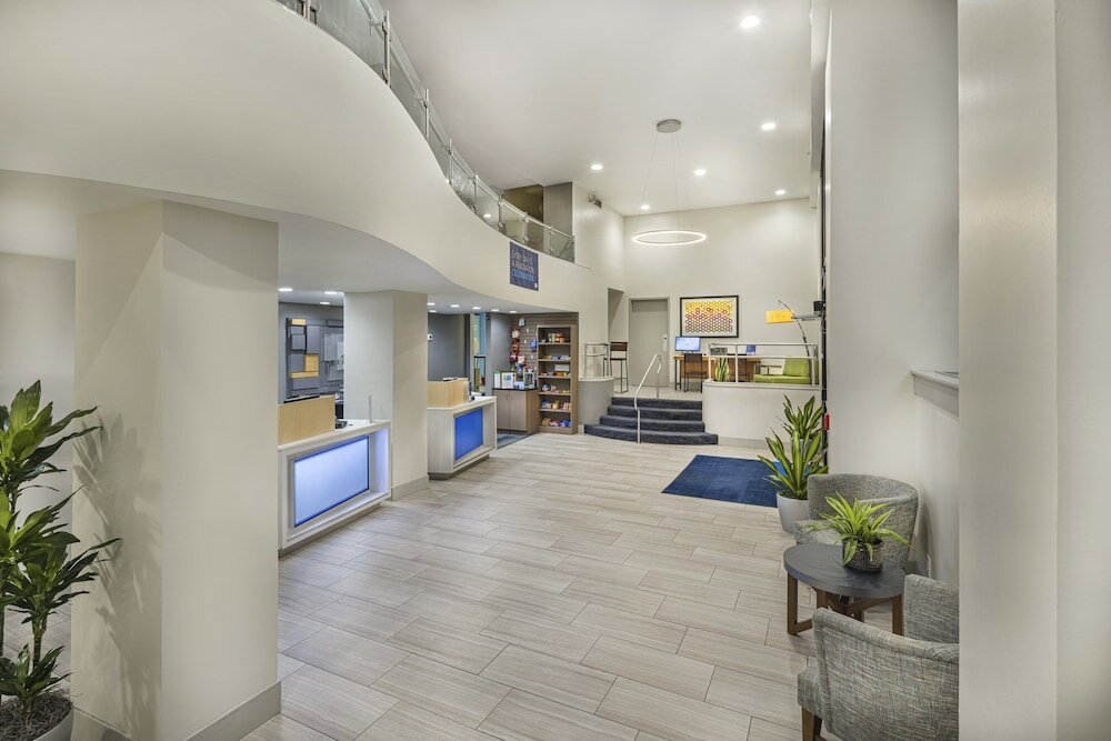 Фото Holiday Inn Express and Suites Atlanta Downtown, an Ihg Hotel