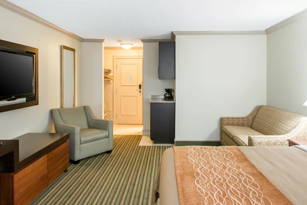 Фото Comfort Inn Plainwell