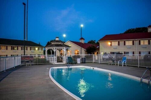 Гостиница Days Inn by Wyndham Osage Beach Lake of the Ozarks