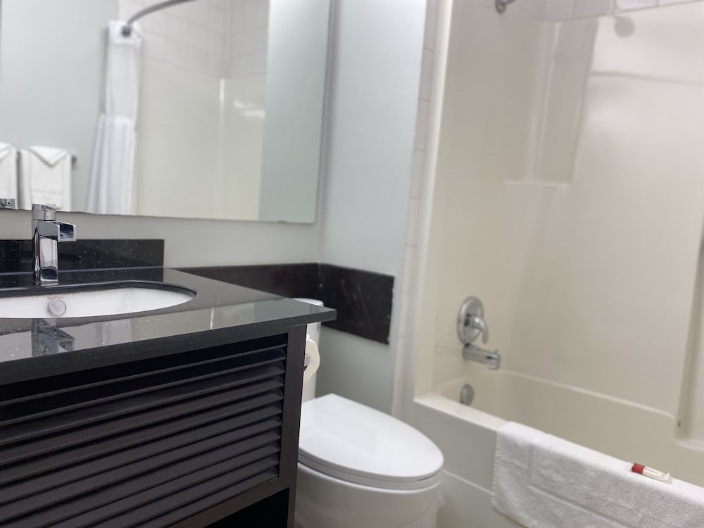 Фото Travelodge by Wyndham Miramichi New Brunswick