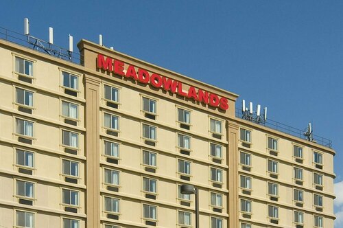 Гостиница Meadowlands Plaza Hotel в Секаукусе